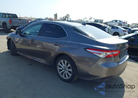 2019 Toyota Camry Le z USA, uszkodzony, nr VIN 4T1B11HK3KU776759
